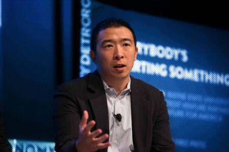 美國華裔總統候選人Andrew Yang 呼籲制定加密貨幣法規