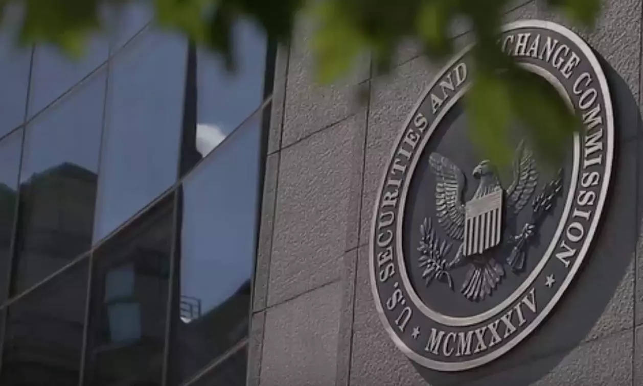 美國 SEC 警告 Coinbase 將面臨執法行動，涉及代幣上市、質押與錢包服務