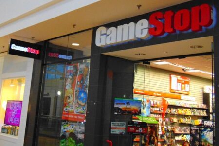 社群傳言 GameStop 可能與微軟合作開發 NFT 遊戲，導致 GME 價格單日上漲約 13%