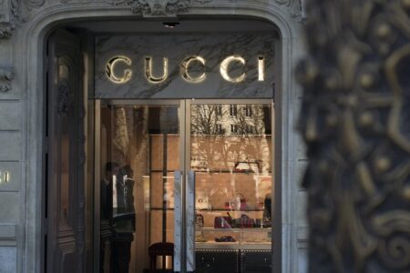知名時尚品牌 Gucci 宣布將在特定門市開放加密貨幣支付，接受比特幣、狗狗幣等超過 10 種加密貨幣