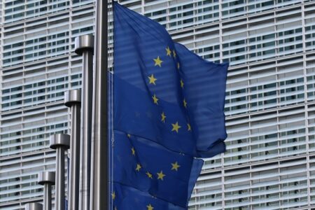 知情人士透露：歐盟正在準備禁止加密平台對穩定幣存款提供利息，並準備引入 NFT 監管規則