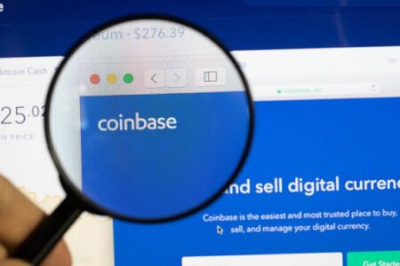 投行傑富瑞首予 Coinbase「觀望」評等，將 Signature Bank 評等從買入降至觀望