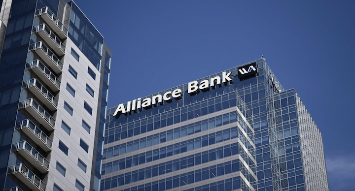 金融時報報導稱地區銀行 Western Alliance 正考慮出售導致股價跌超 60%，該銀行否認並揚言提告
