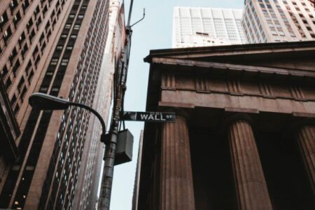 從「否認」到「擁抱」，華爾街精英們如何看待Web3？