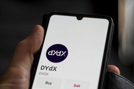 YFI 突然暴跌、dydx 保險基金損失百萬美金；攻擊者如何操縱市場？為何 dydx 受害反被罵？
