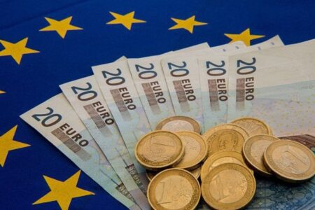 幣安迎合歐洲《MiCA》監管，月底開始限制「未受監管」穩定幣