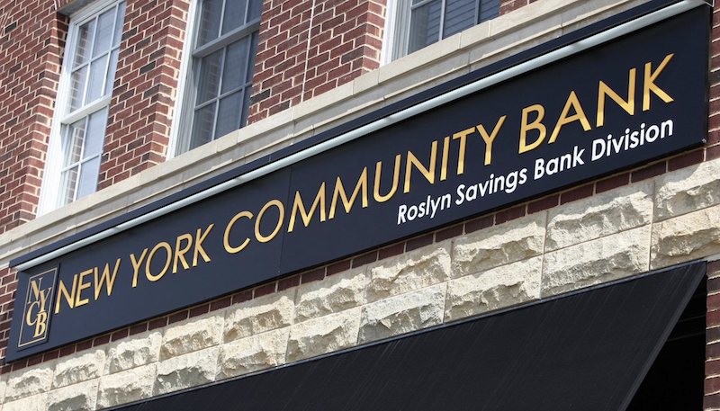 銀行危機再現？紐約社區銀行公布財報後股價暴跌 40%，比特幣應聲反彈