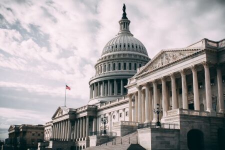 美參議院銀行委員會批准監管穩定幣發行商的法案，向立法邁出第一步