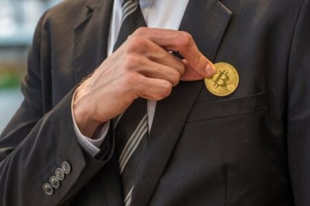 主權財富基金與機構大量主權基金爭相購買比特幣，散戶卻在集體下車？