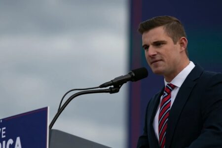 白宮加密顧問 Bo Hines：仍有望在 8 月前將加密法案送交總統簽署