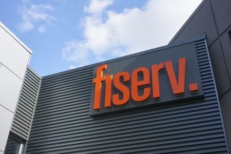 金融科技巨頭 Fiserv 將推出數位資產平台，在 Solana 鏈上發行穩定幣 FIUSD
