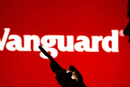 先鋒集團傳擬向券商客戶開放投資加密貨幣 ETF