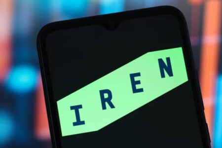 礦商轉型 AI 基建！IREN 攜手輝達打造 5GW 數據中心，盤後股價一度飆漲 25%